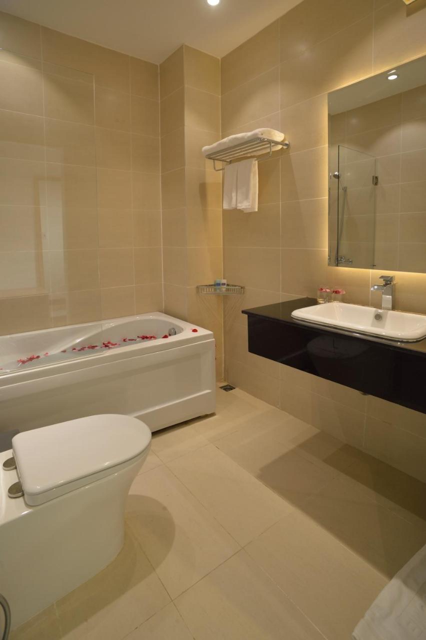 Pandora Saigon Hotel Хошимин Экстерьер фото