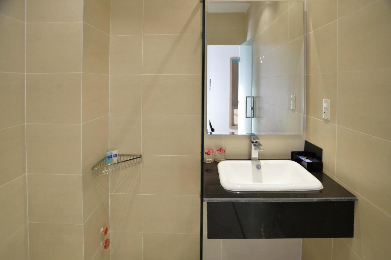 Pandora Saigon Hotel Хошимин Экстерьер фото