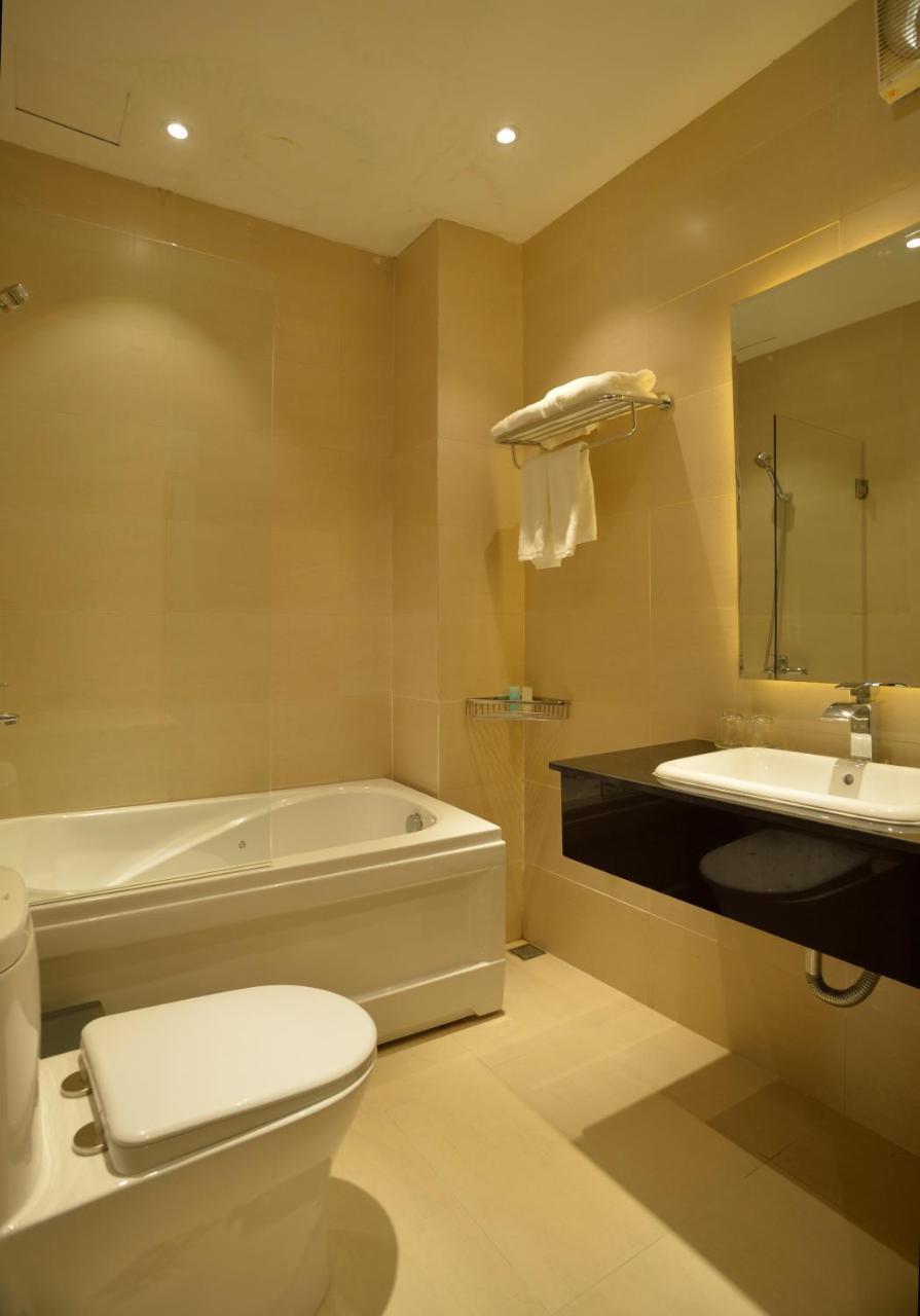 Pandora Saigon Hotel Хошимин Экстерьер фото