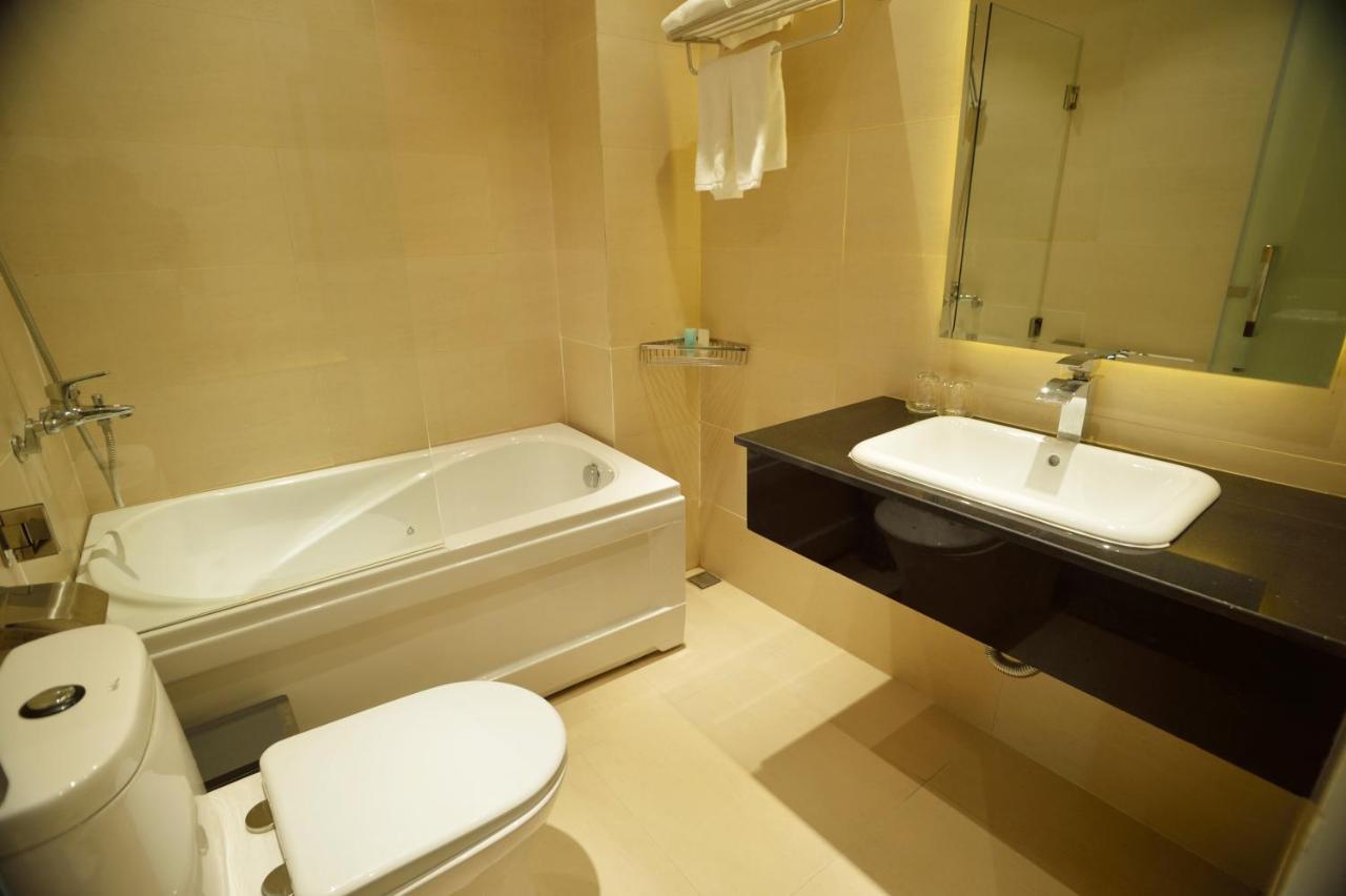 Pandora Saigon Hotel Хошимин Экстерьер фото