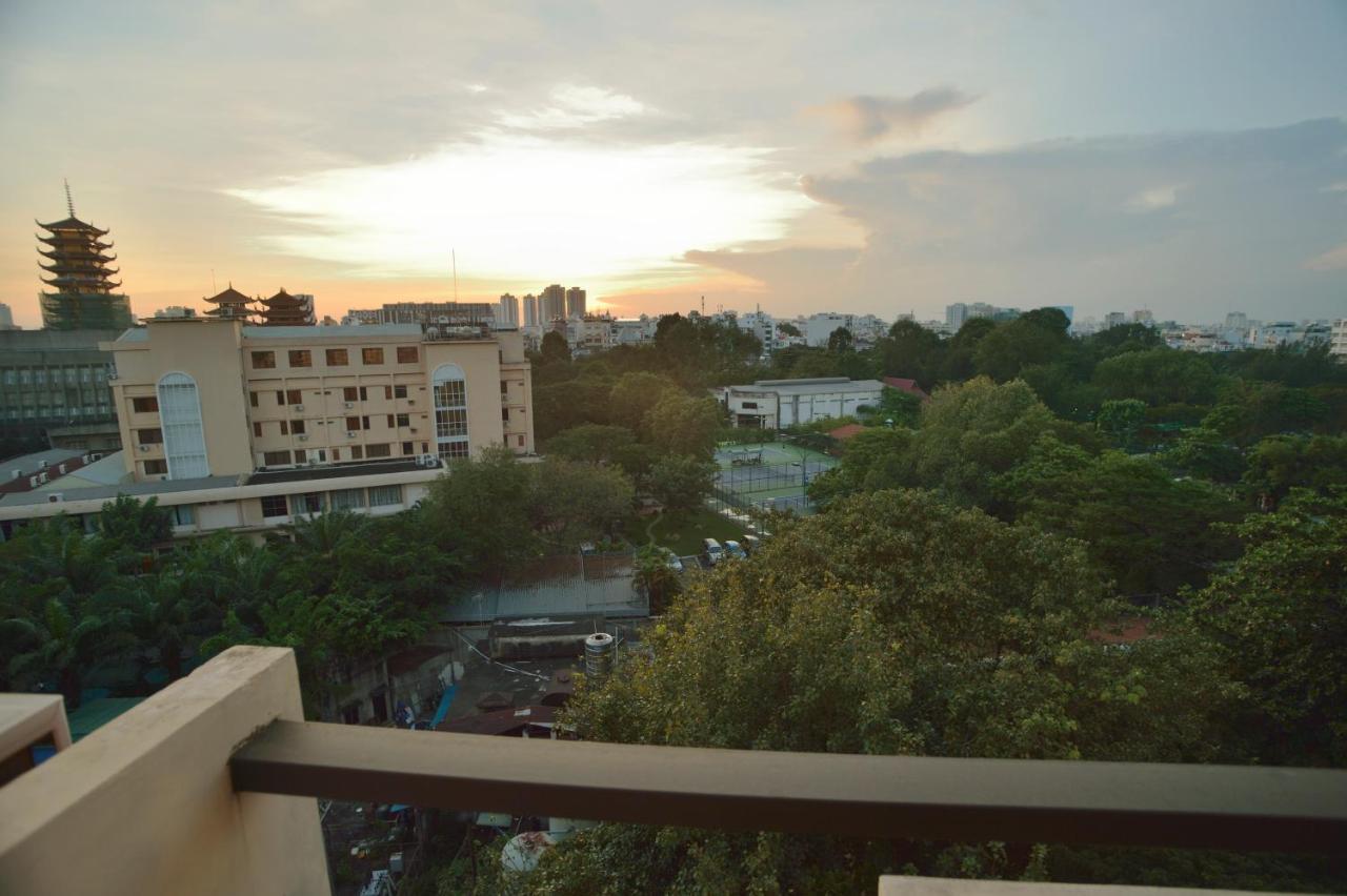 Pandora Saigon Hotel Хошимин Экстерьер фото