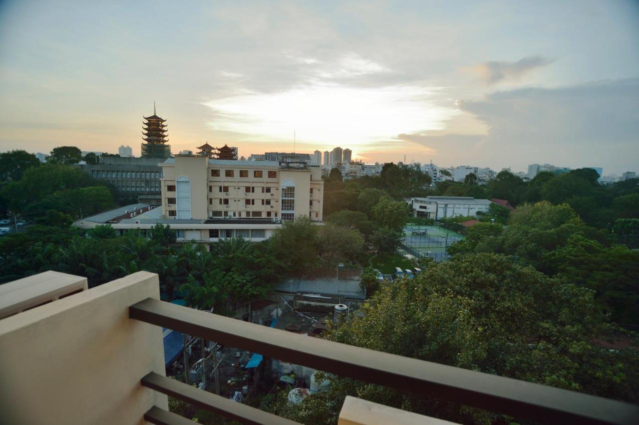 Pandora Saigon Hotel Хошимин Экстерьер фото